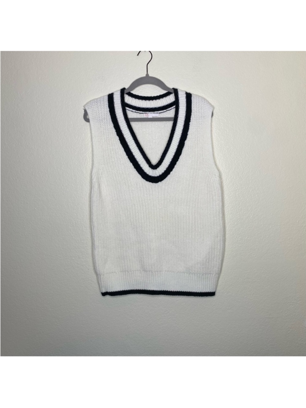 Gianni Bini White Knit V-Neck Vest with Black Trim